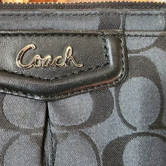 Coach F48091 Ashley Black Signature Zippy Wristlet Wallet - Picture 6 of 14